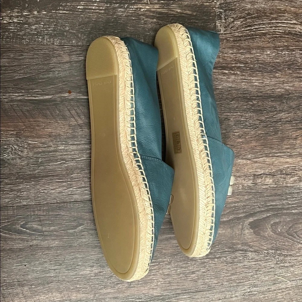 NWOT Tory Burch Teal Espadrille Flats with Logo
